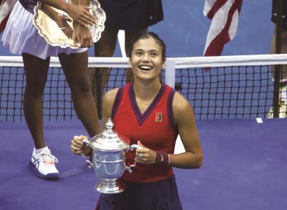 展示她不仅 展示她不仅