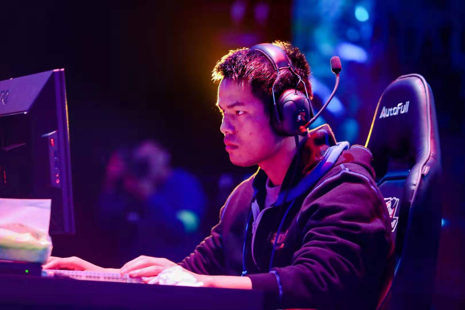 前执教的某 前执教的某