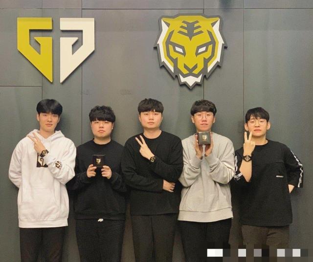 捧杯时刻 捧杯时刻