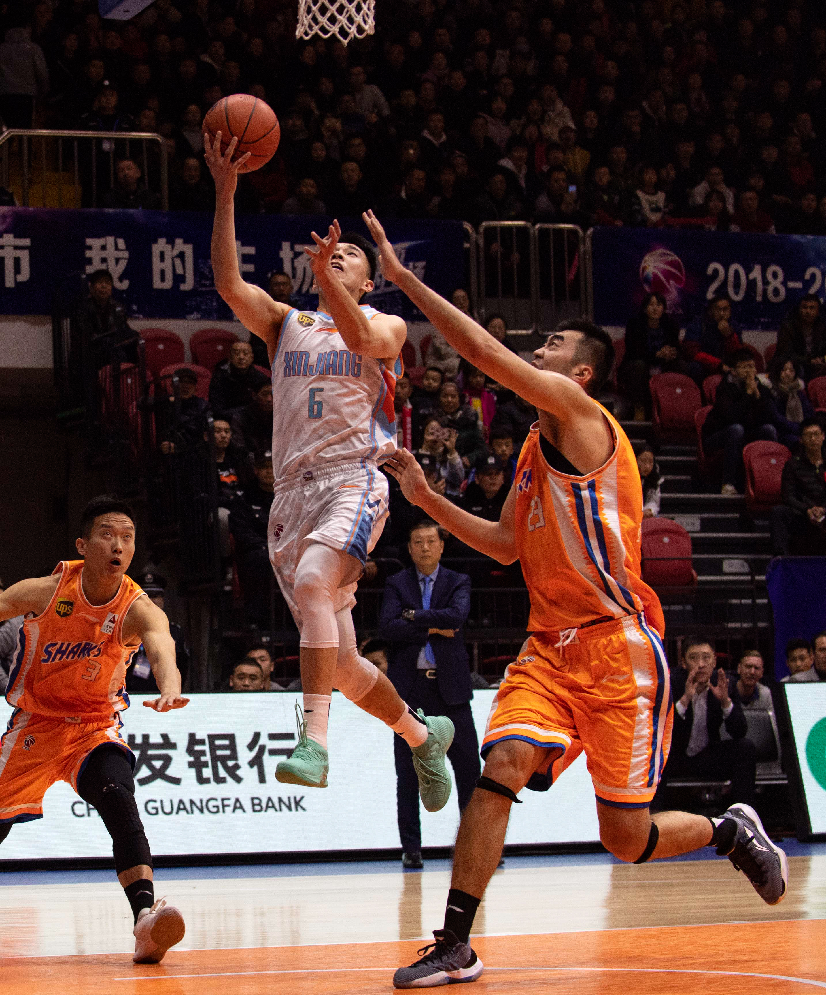 发拧拉后压 发拧拉后压